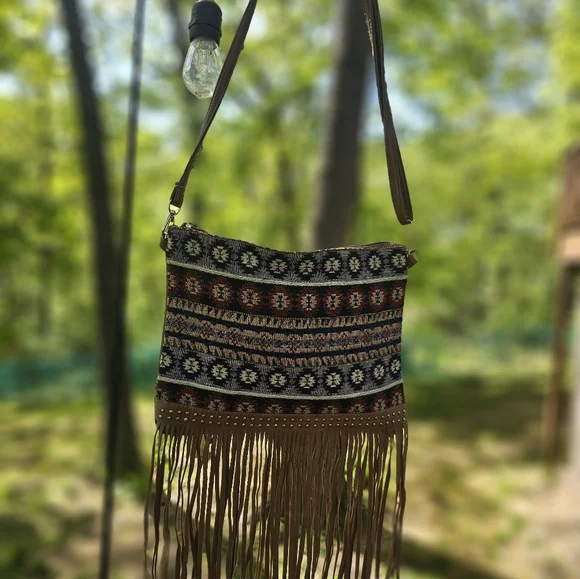 Lot of Five (5) Aztec/Southwestern Themed Handbag Items - Picture 5 of 7